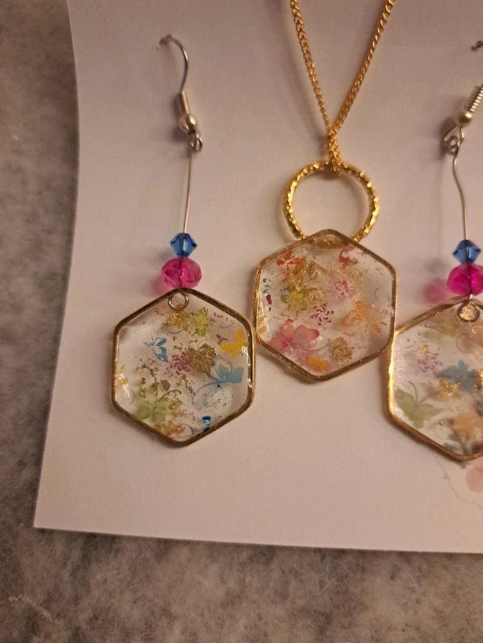 Boucles d'oreilles pendante avec pendentif assortie multicolore - photo numéro 8