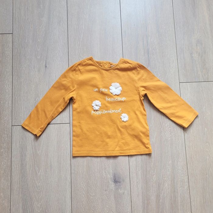 Tres beau maillot moutarde. Fille 18 mois. Marque Kiabi