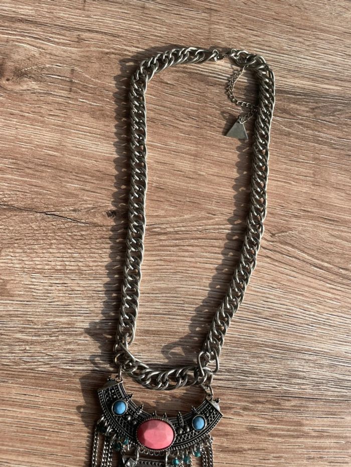 Collier argenté en chaîne et pendentif ethnique - photo numéro 4
