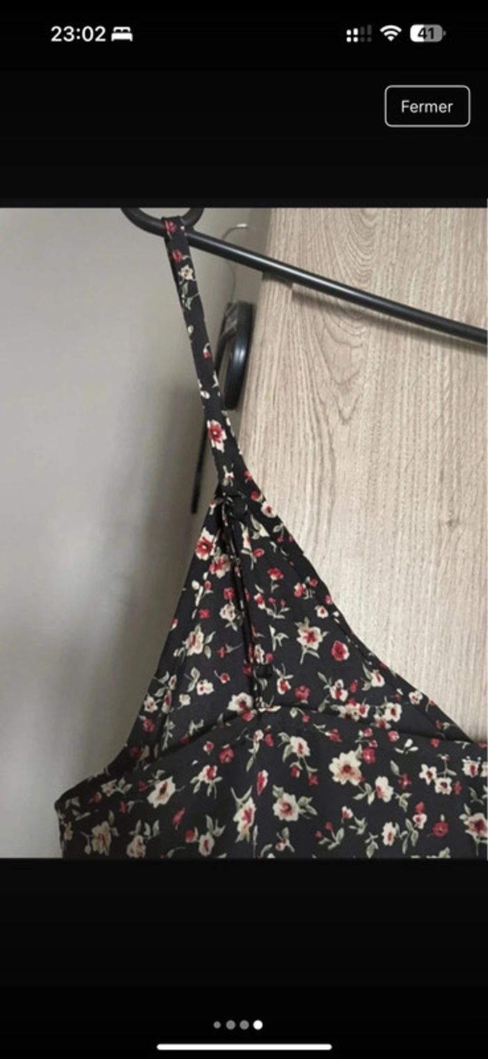 Débardeur noir à fleurs rouge et blanche - photo numéro 4