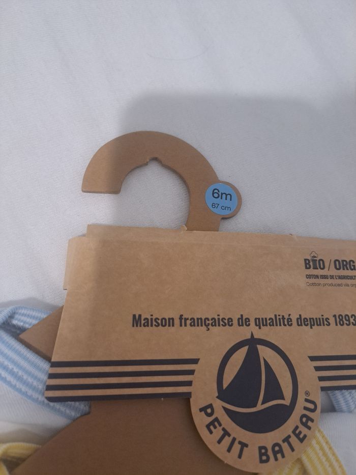 Lot 3 body petit bateau 6mois neufs - photo numéro 2
