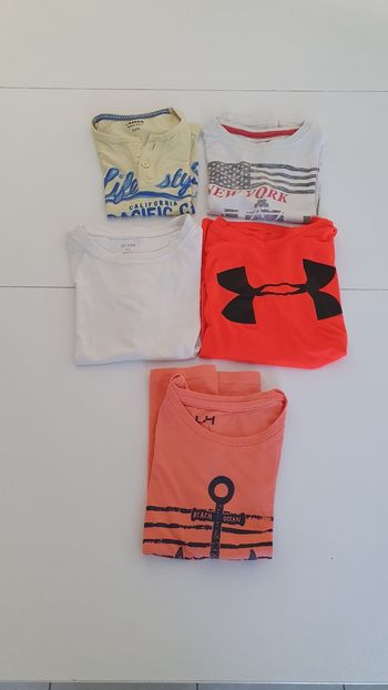 4 t shirts manches courtes et 1 débardeur