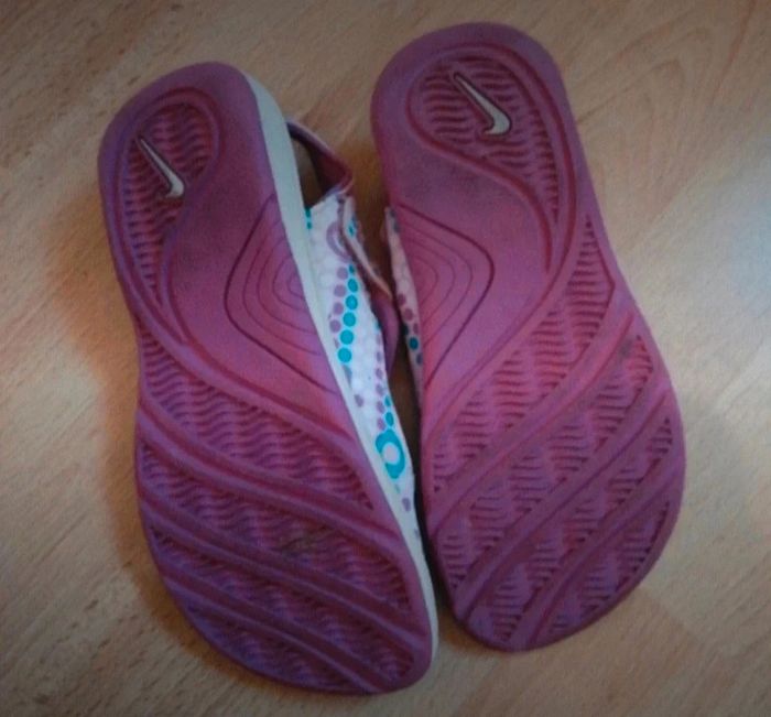 Sandales Nike taille 31 - photo numéro 2