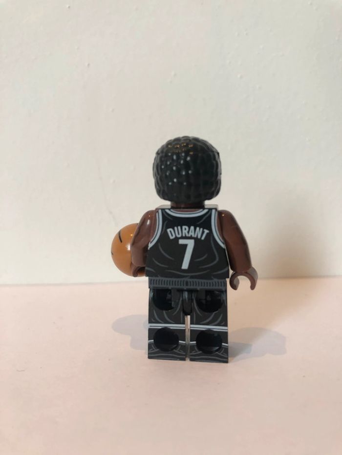 Figurine type lego Kévin Durant aux Nets. Basketteur - photo numéro 2