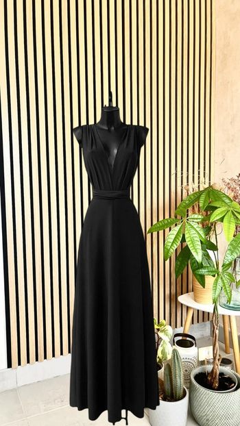 Robe noire taille unique positions multiples dos nu