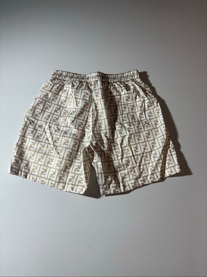 Short fendi neuf avec étiquette - photo numéro 7