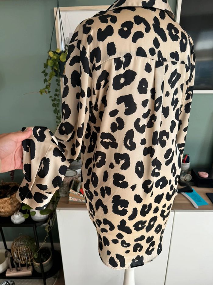Chemisier effet satinée Zara Léopard taille S recommande - photo numéro 3