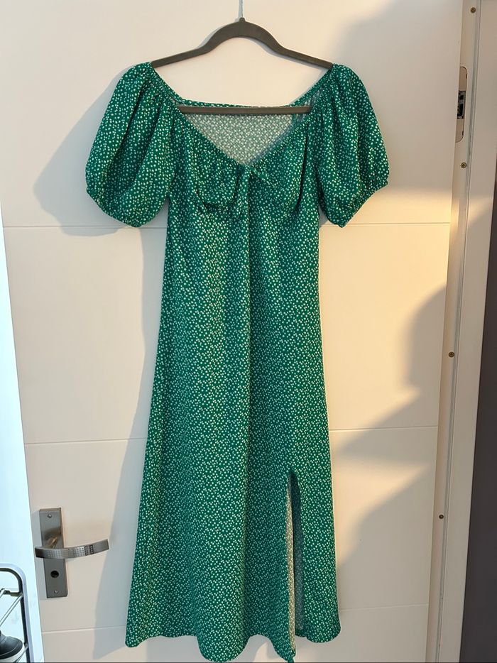 🌿 Robe verte à fleurs