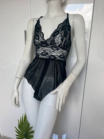 bodie  , lingerie sexy en dentelles ouvert