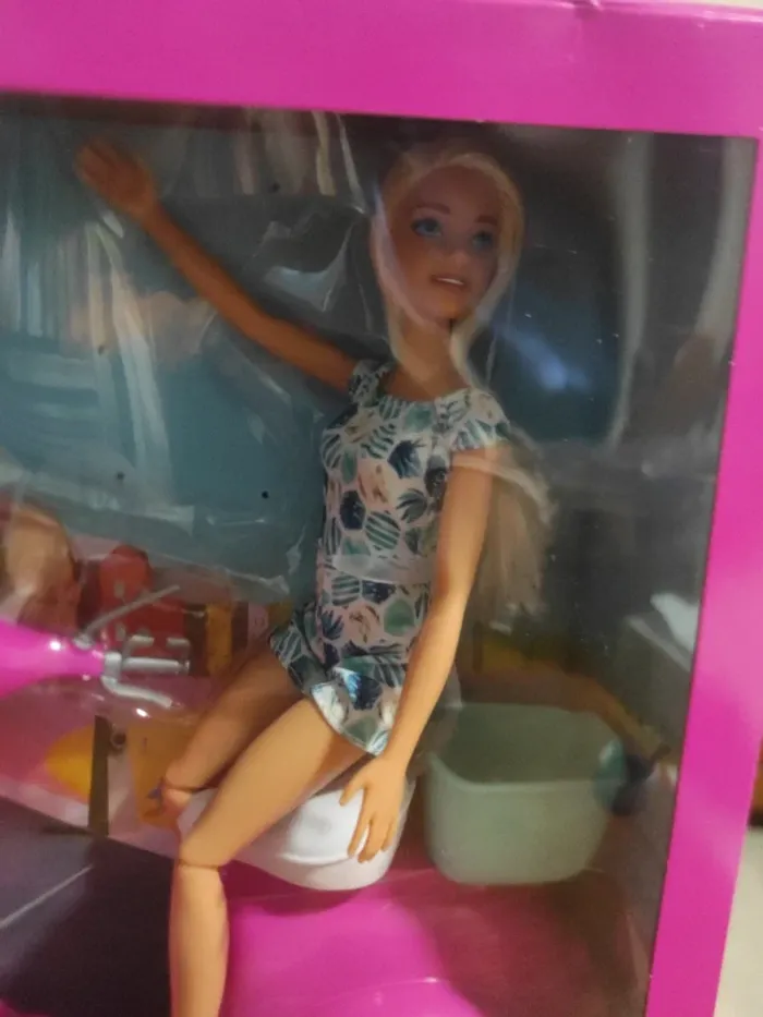Barbie et son scooter neuf - photo numéro 2