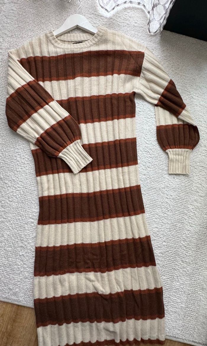 Robe rayée marron et beige