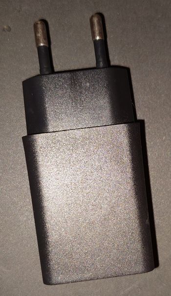 Chargeur vendu sans câble