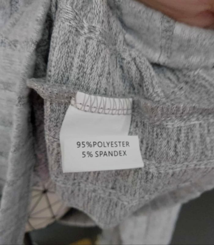 Tee-shirt Grande Taille 58 – Gris Élégant avec Bordure en Dentelle Guipure - photo numéro 4
