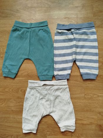 Lot 3 pantalon taille 3/6 mois 