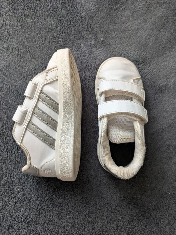 Baskets adidas taille 23 - photo numéro 2