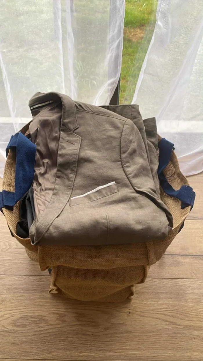 Lot de 19 vêtements pour 8€