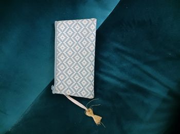 pochette blanche et turquoise Neuve