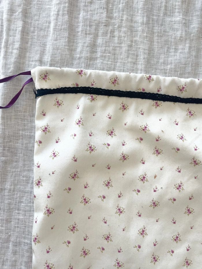 Pochette housse de rangement blanche à fleurs - photo numéro 2