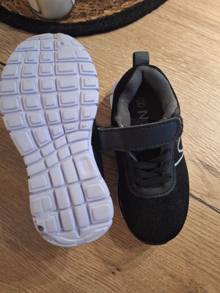 Tennis taille 25 - photo numéro 2