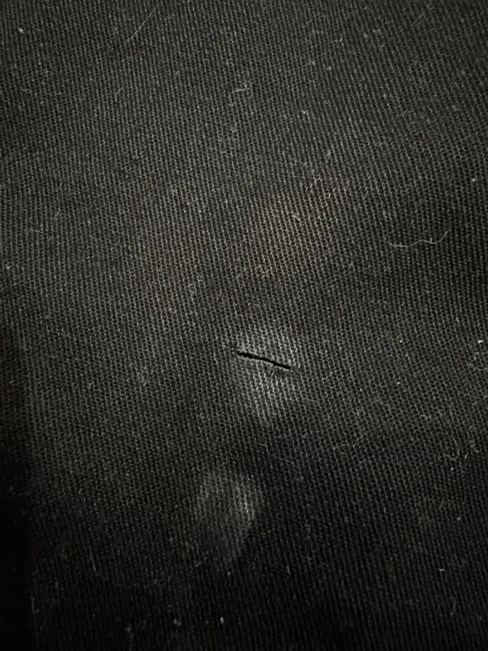 Pantalon noir Dickies, bon état mais un tout petit trou , 42x107cm - photo numéro 3