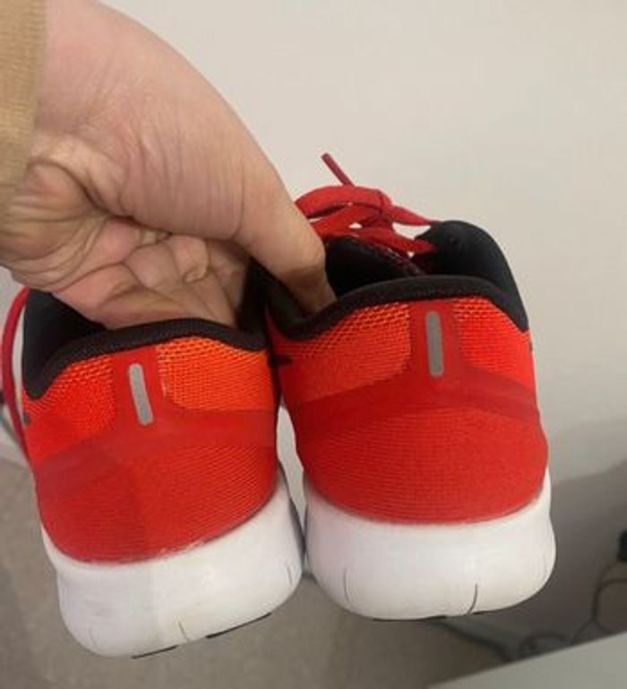 Basket Nike free fun rouge et noir - photo numéro 4