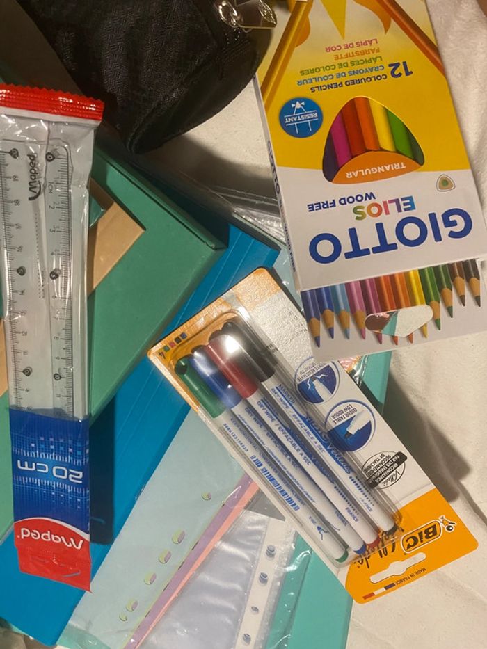 Lot fournitures scolaires - photo numéro 2