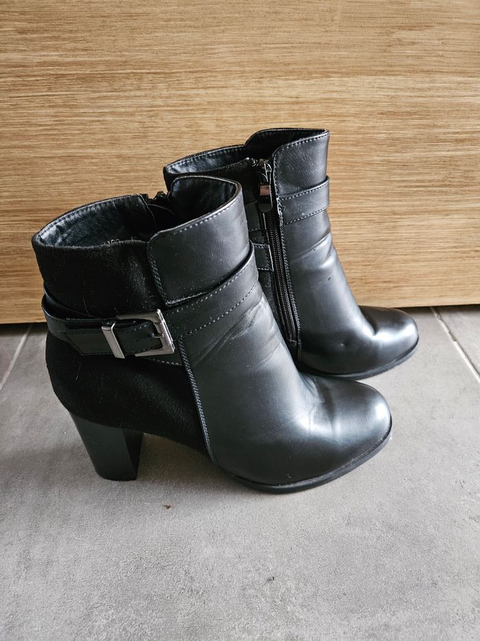 Paire de bottines noires a talon - Taille 40 - Très bon etat