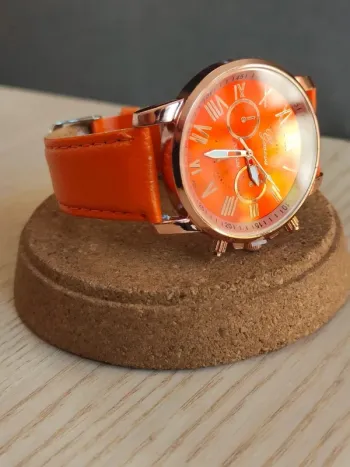 Montre orange, style vintage classique
