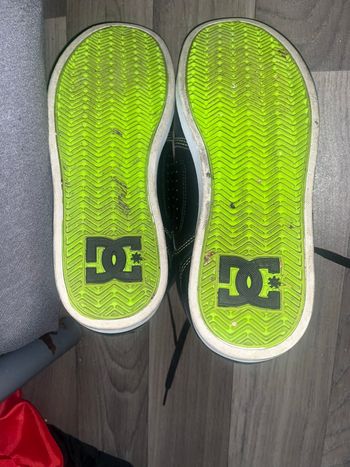 Chaussures montantes DC Shoes noires et vertes 👟