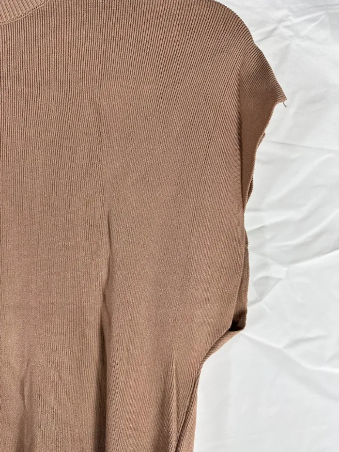 Haut élégant YesStyle – Marron intemporel pour un look raffiné et moderne - photo numéro 3