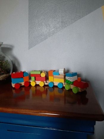 Train en bois éducatif avec blocs