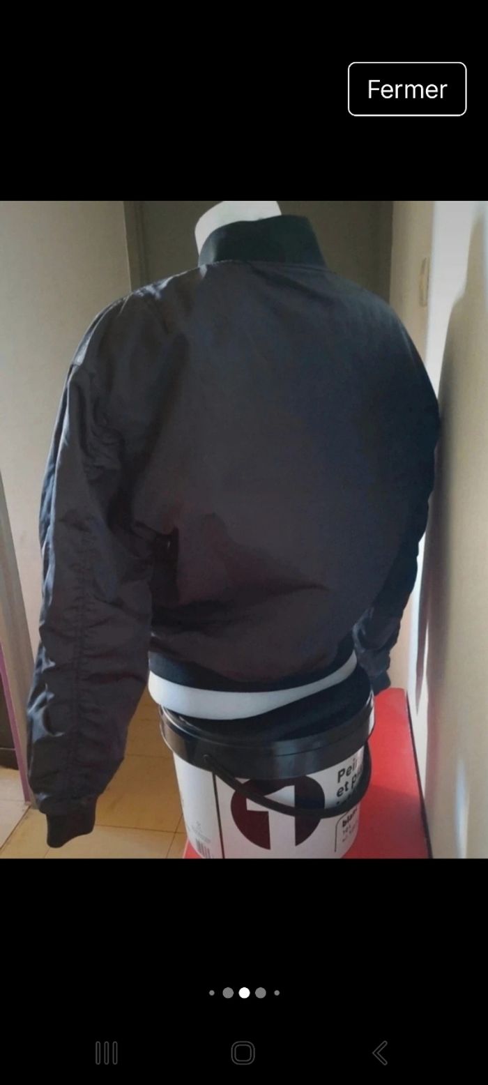 Blouson court et cintré bombers de chez Mango - photo numéro 2