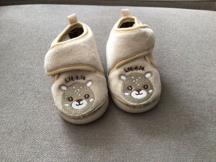 Pantoufles bébé portées