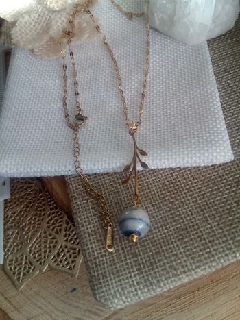 Collier bohème feuille et pierre de dumortiérite