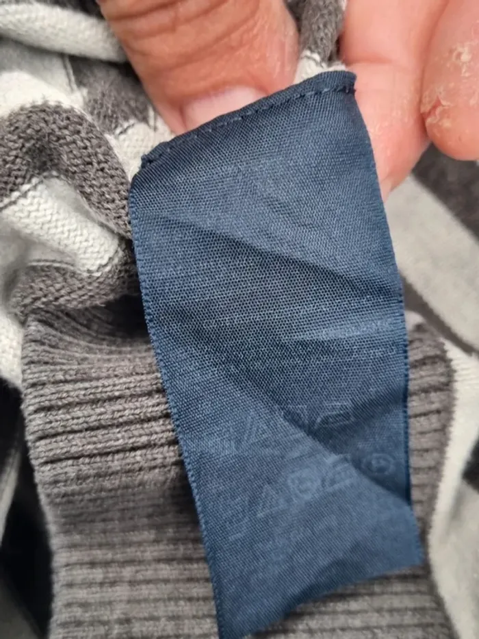 Pull col V Tommy Hilfiger rayé gris/blanc – Taille M Homme - photo numéro 7