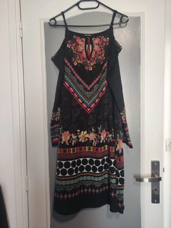 Robe d'été fluide épaules dénudées taille 44