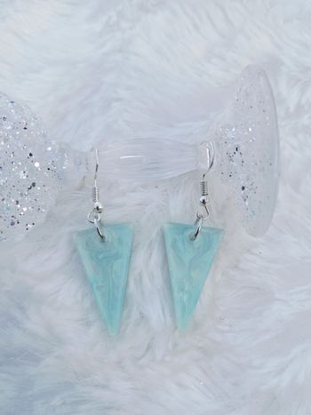 Boucles d'oreilles triangles bleu ciel 
