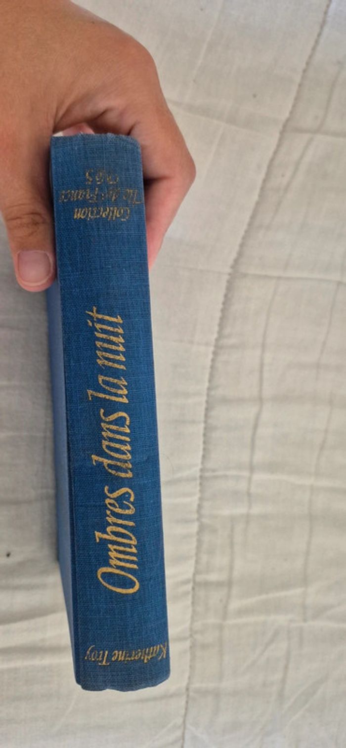 Livre ombres dans la nuit de Katherine Troy - photo numéro 5