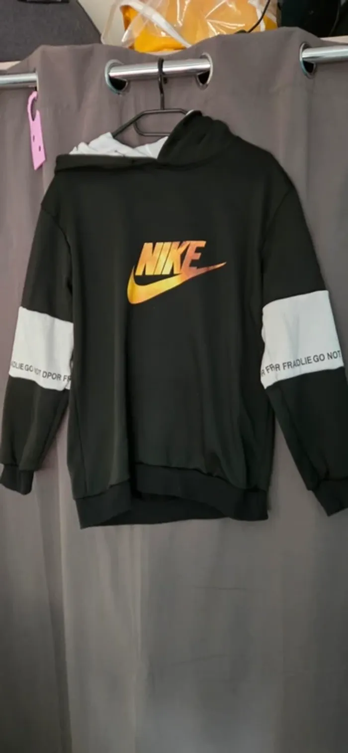 Pull a capuche taille S