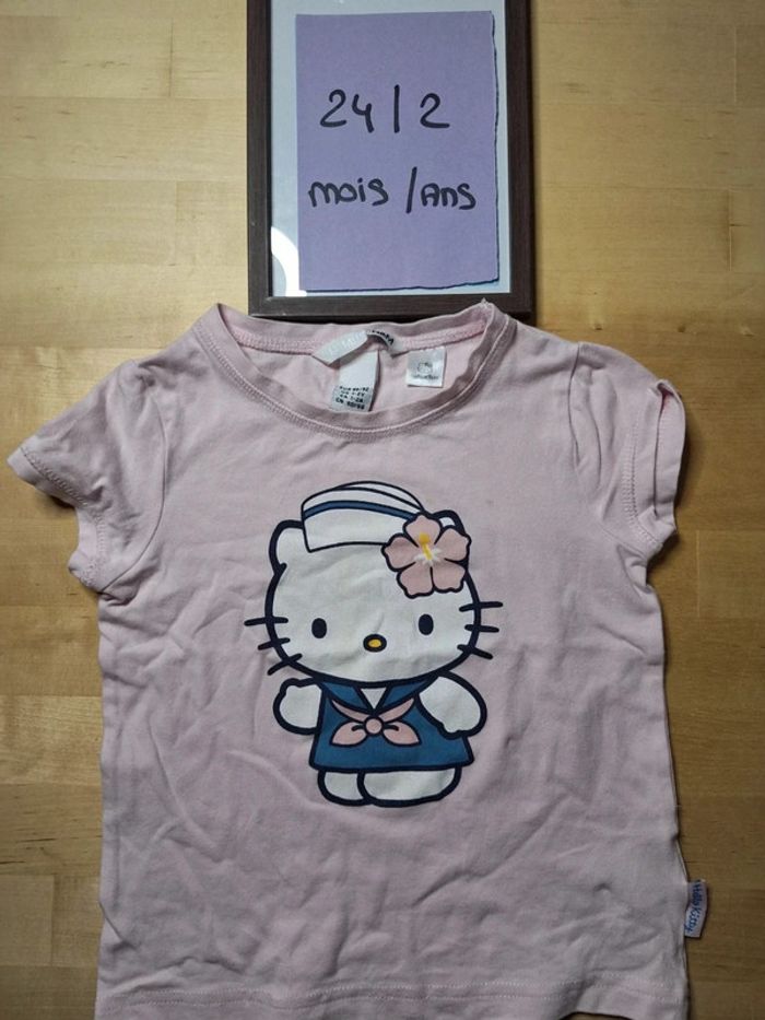 T-shirt manches courtes pour fille taille 24 mois Marque H&M bon état