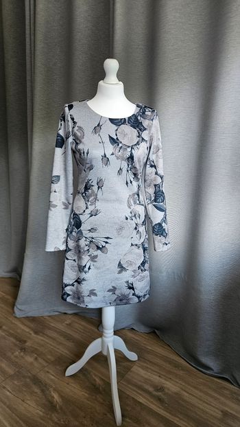Robe , fleurs roses tons gris, taille S, Anonymes Designers