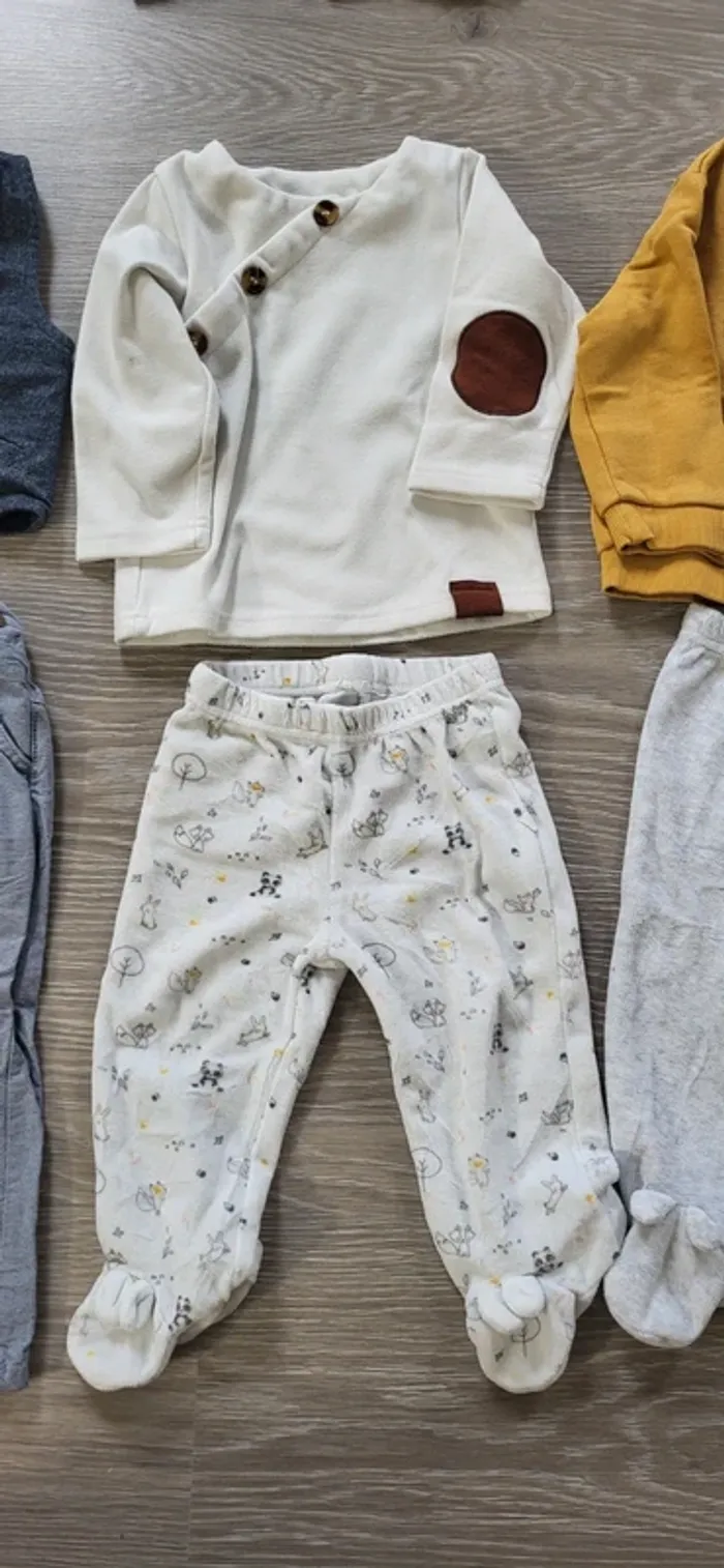 Lot vêtements 12 mois - photo numéro 3