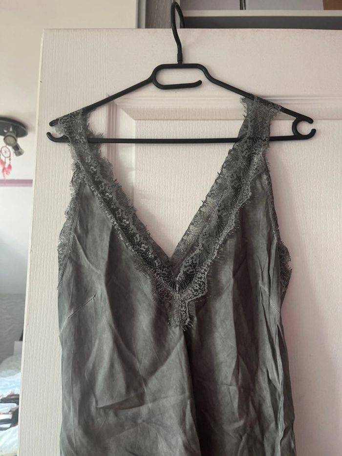 Débardeur gris à dentelle - photo numéro 2