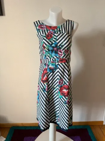 Robe en très bon état taille 40 bleu d’azur