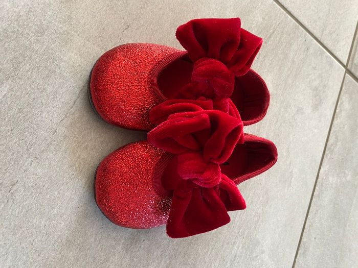 Ballerines bébé 18/19  rouge métallisé noeud velours H&M - photo numéro 7