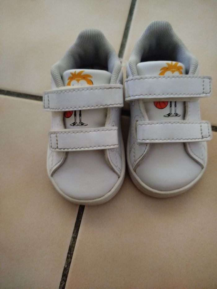 Baskets adidas taille 18 - photo numéro 2