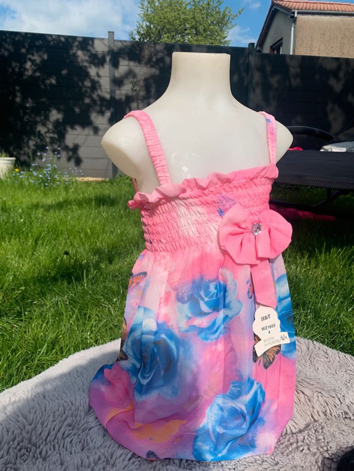 Jolie petite Robe tulipe motif rose 4 ans - photo numéro 3