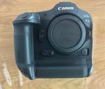 Canon EOS R3.