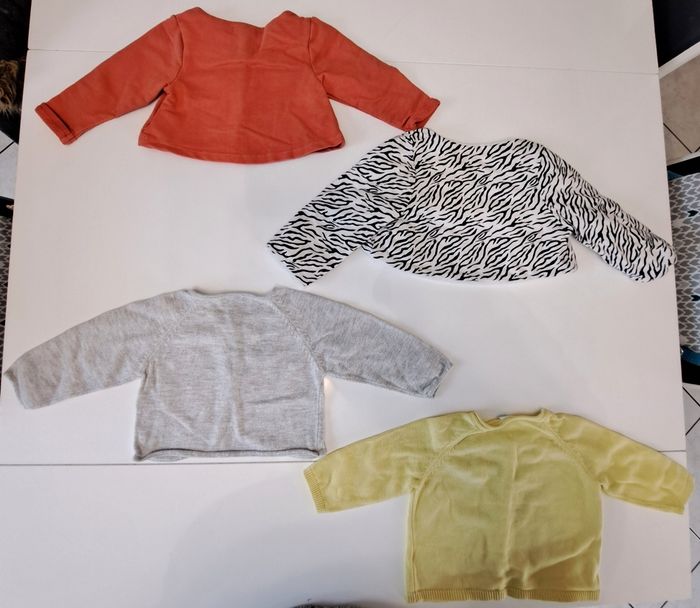 Lot de 4 gilets fille 6 mois TBE - photo numéro 10