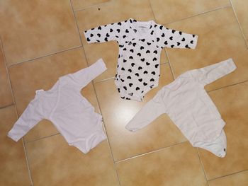 Lot bodies cœur 1 mois